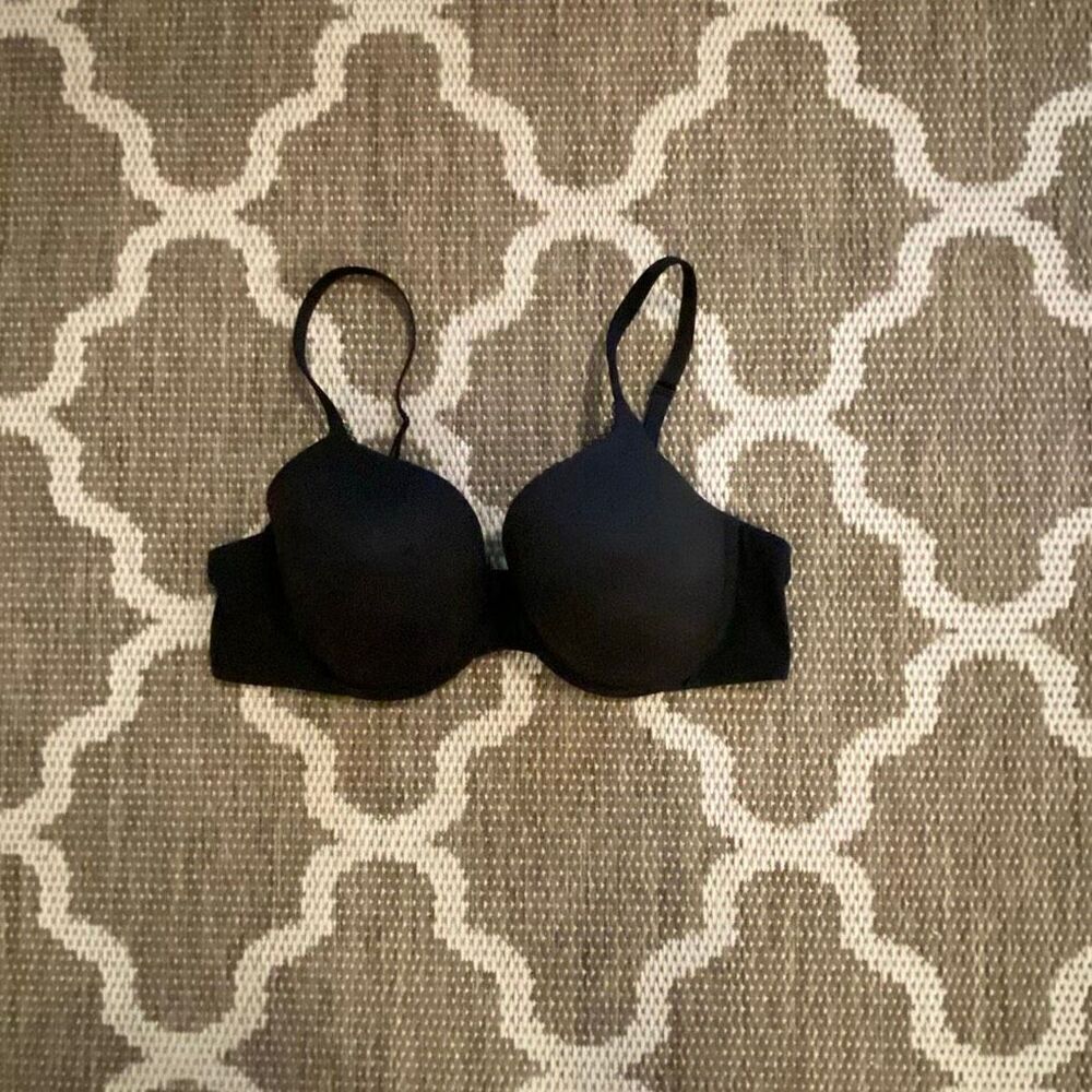 Victoria’s Secret body by Victoria lined perfect coverage bra size 40 C